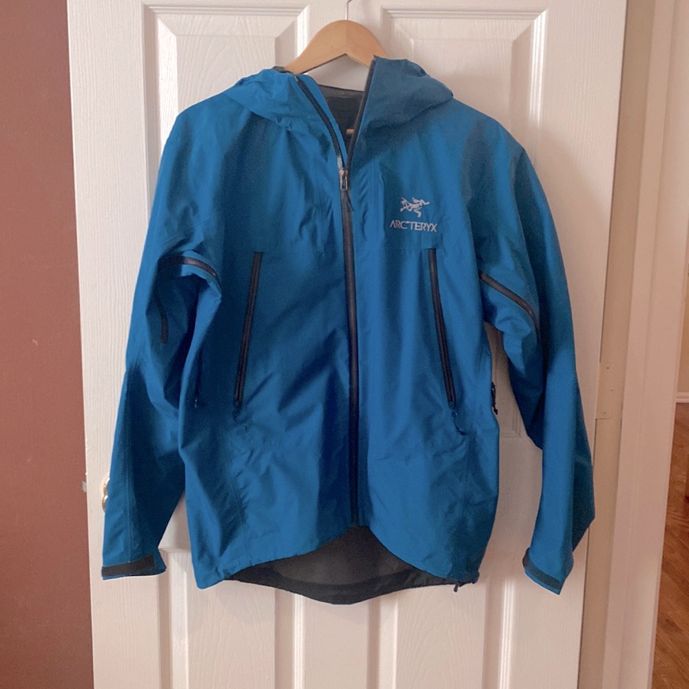 men’s arc’teryx goretex paclite she’ll - size small